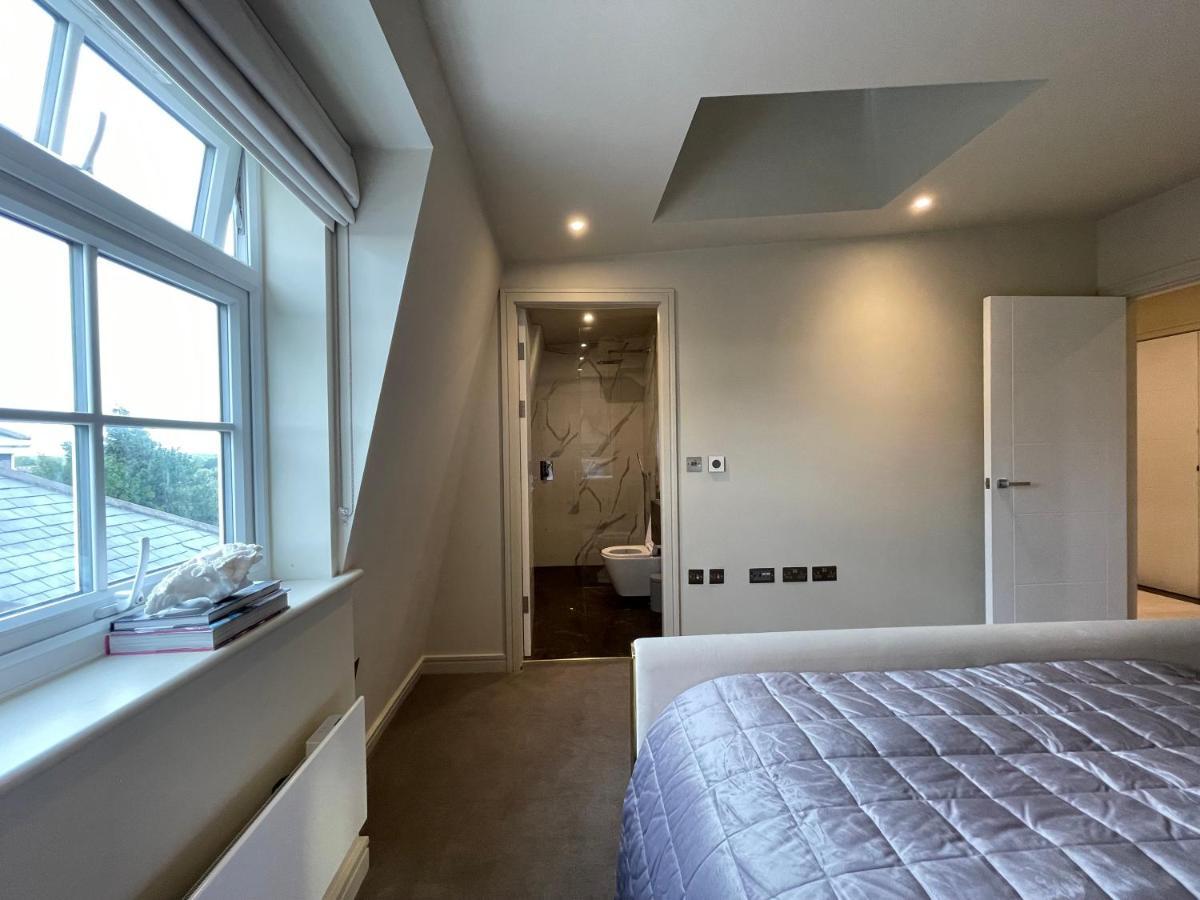 Luxurious, 2 Bed, 2 Bath Penthouse Apartment In Highly Desirable Chigwell Chcl F8 Экстерьер фото