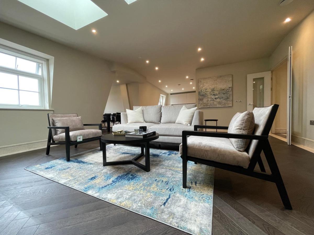 Luxurious, 2 Bed, 2 Bath Penthouse Apartment In Highly Desirable Chigwell Chcl F8 Экстерьер фото