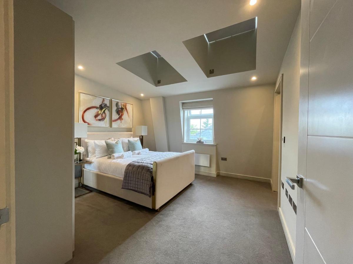 Luxurious, 2 Bed, 2 Bath Penthouse Apartment In Highly Desirable Chigwell Chcl F8 Экстерьер фото