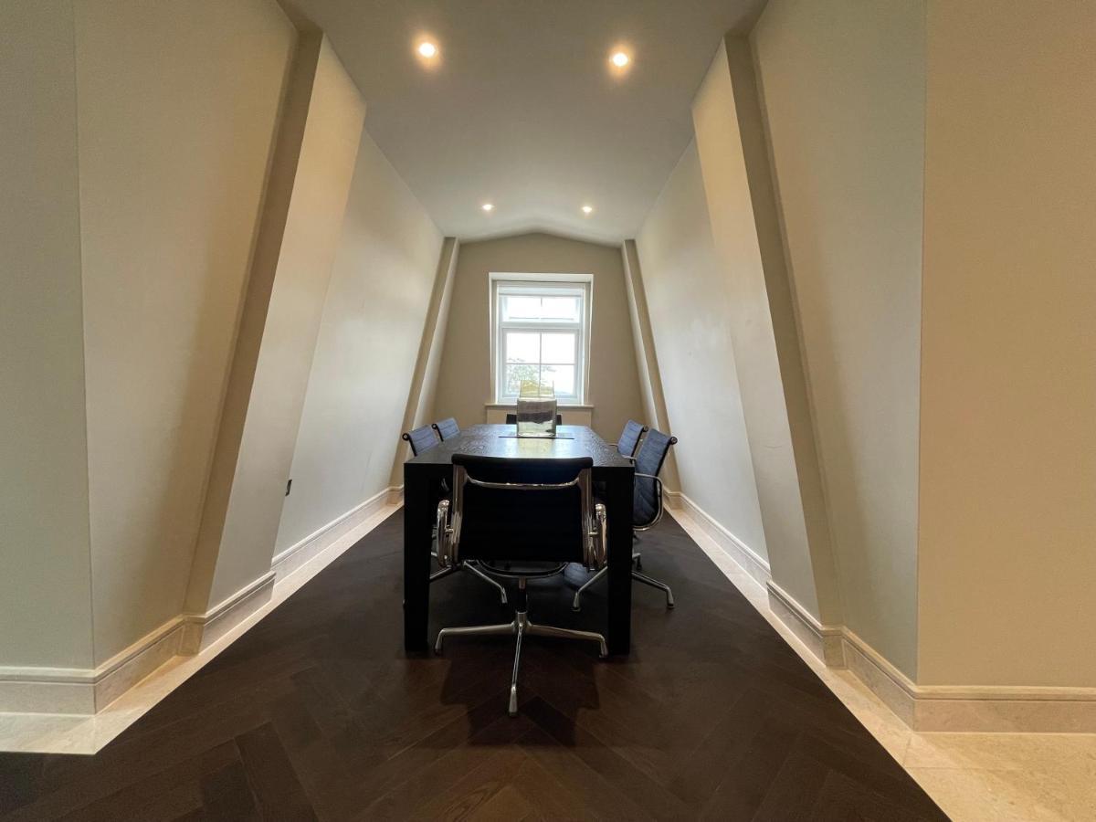 Luxurious, 2 Bed, 2 Bath Penthouse Apartment In Highly Desirable Chigwell Chcl F8 Экстерьер фото