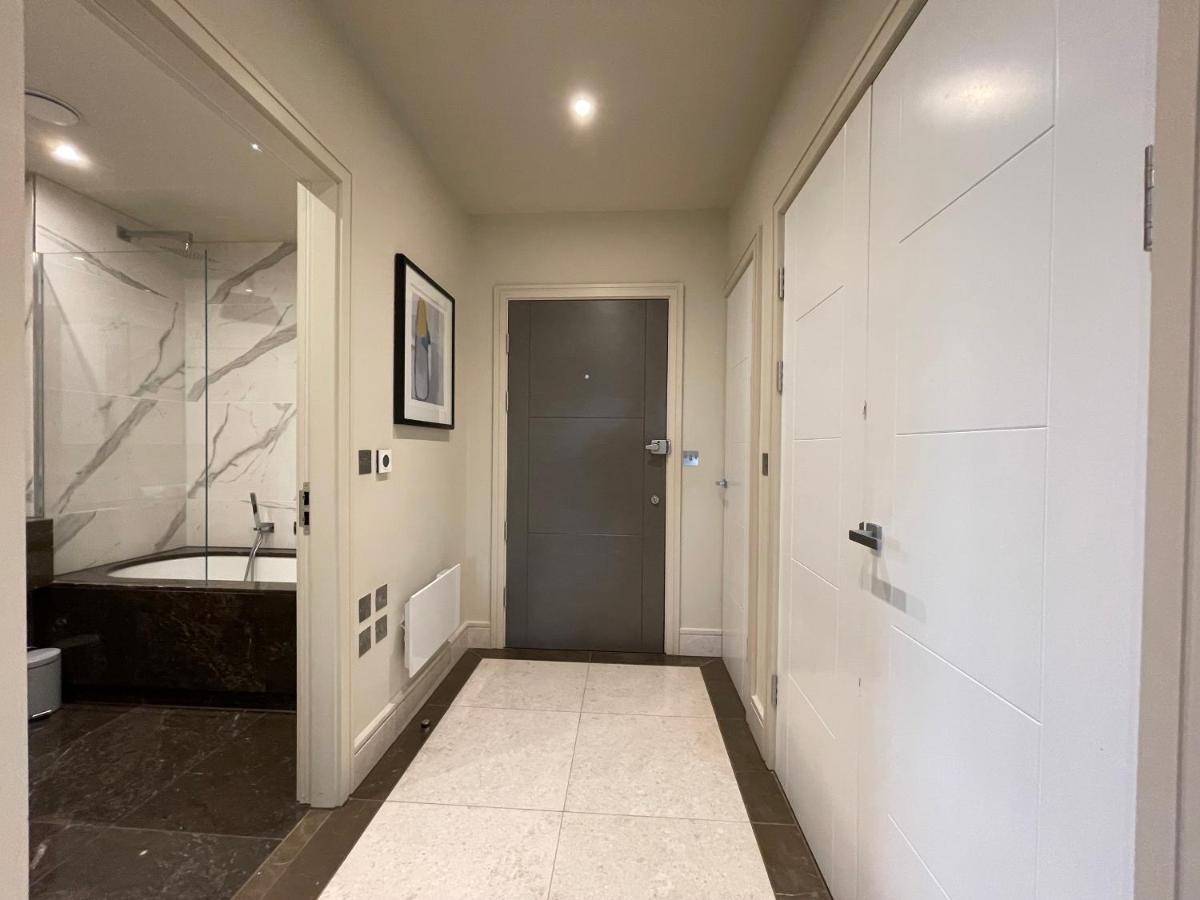 Luxurious, 2 Bed, 2 Bath Penthouse Apartment In Highly Desirable Chigwell Chcl F8 Экстерьер фото
