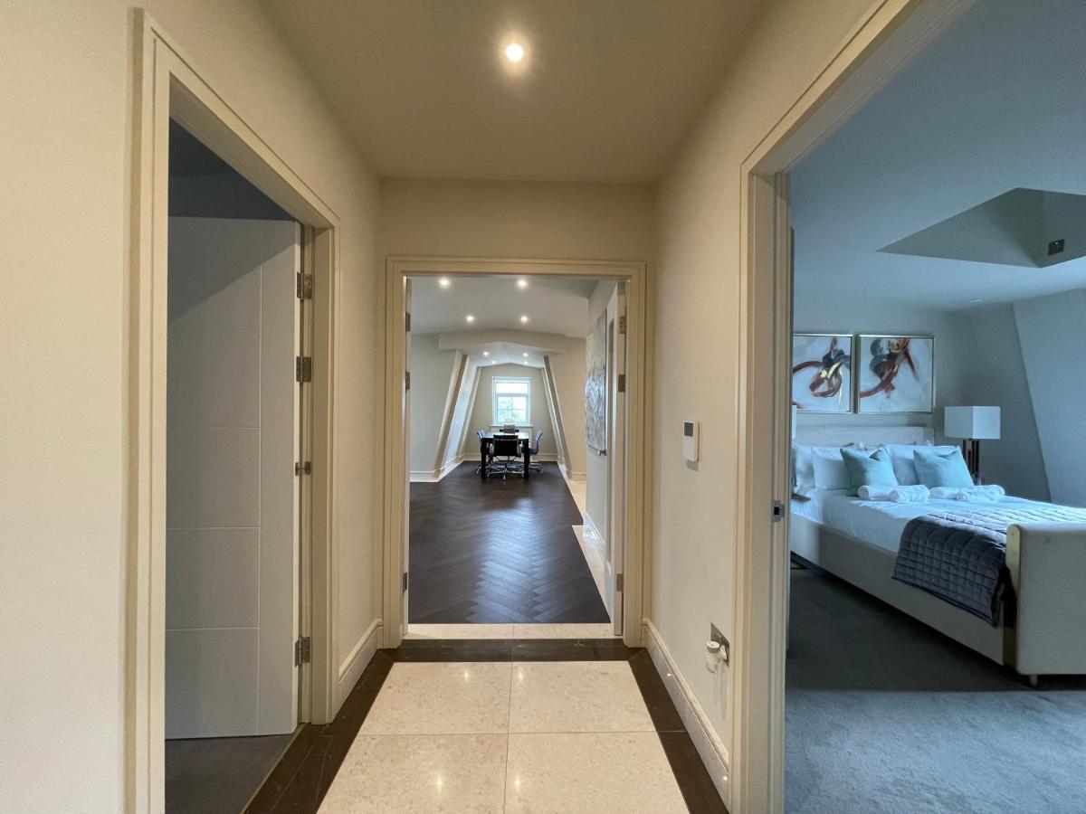 Luxurious, 2 Bed, 2 Bath Penthouse Apartment In Highly Desirable Chigwell Chcl F8 Экстерьер фото