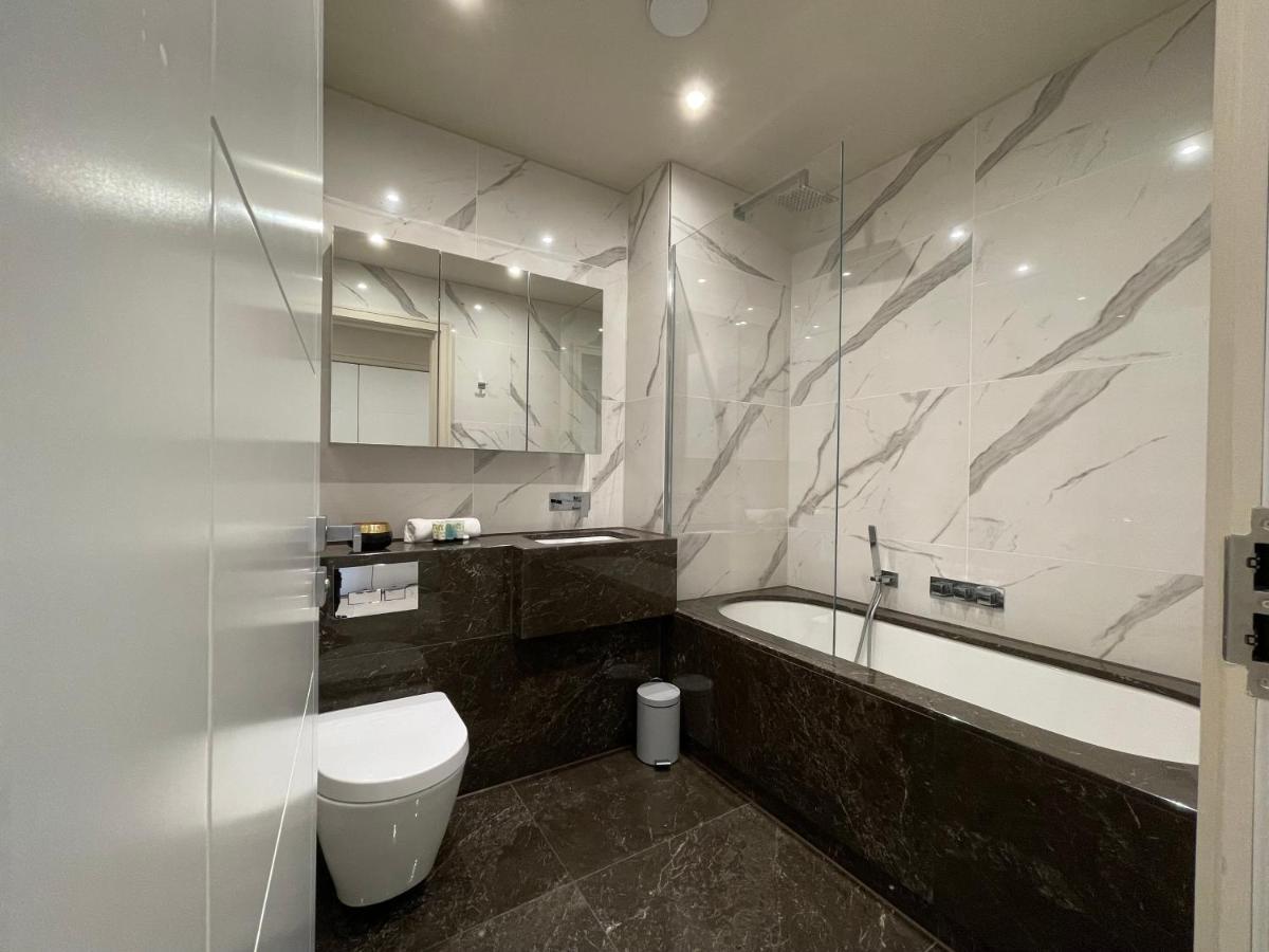 Luxurious, 2 Bed, 2 Bath Penthouse Apartment In Highly Desirable Chigwell Chcl F8 Экстерьер фото