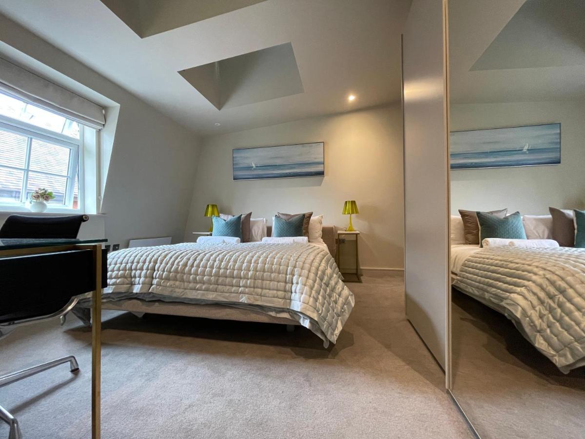 Luxurious, 2 Bed, 2 Bath Penthouse Apartment In Highly Desirable Chigwell Chcl F8 Экстерьер фото