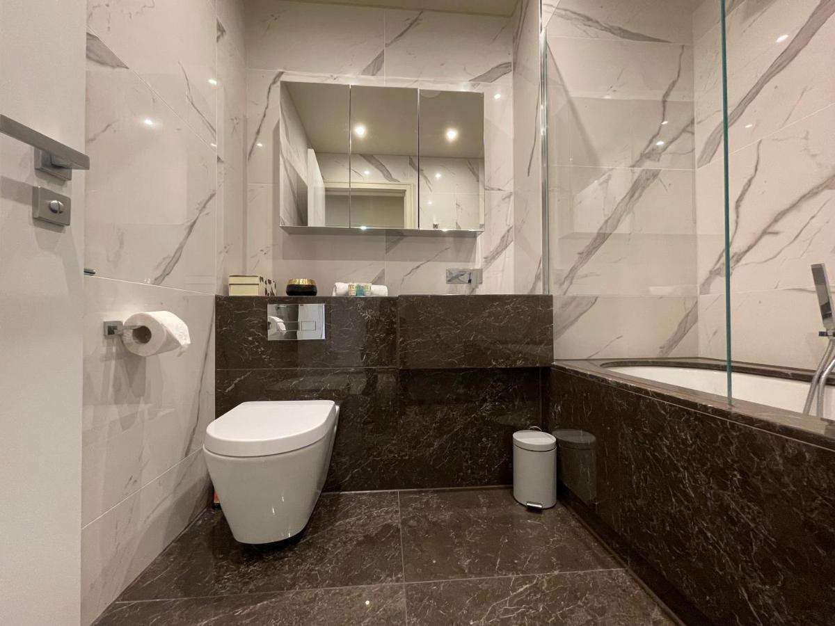 Luxurious, 2 Bed, 2 Bath Penthouse Apartment In Highly Desirable Chigwell Chcl F8 Экстерьер фото