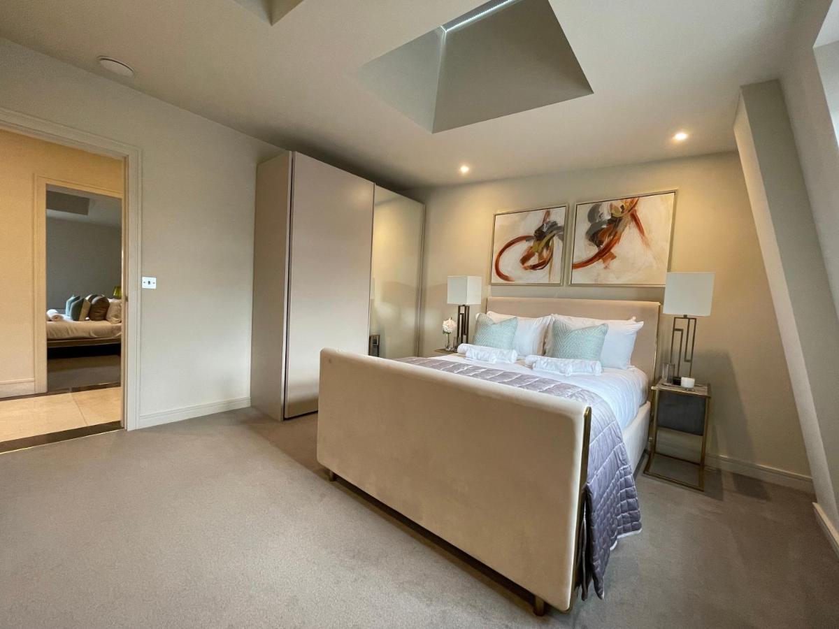 Luxurious, 2 Bed, 2 Bath Penthouse Apartment In Highly Desirable Chigwell Chcl F8 Экстерьер фото